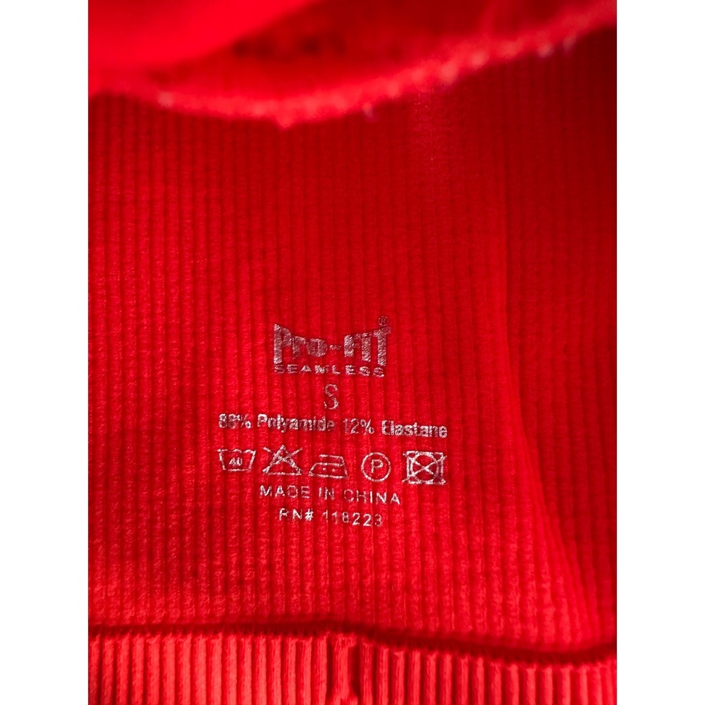 Pro Fit Seamless Ribbed Racerback Cropped Tank Top - Red - Picture 4 of 4
